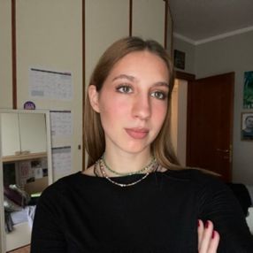 Sofia, Babysitter a Nove