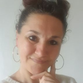 Flora, Babysitter a Abruzzo