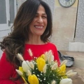 Mena, Babysitter a Casaluce
