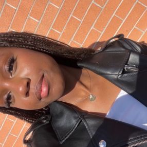Regina wanja, Babysitter a Trecate