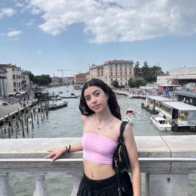 Alessia, Babysitter a Provincia di Como