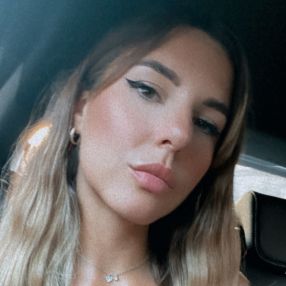 Carlotta, Famiglia a Milano