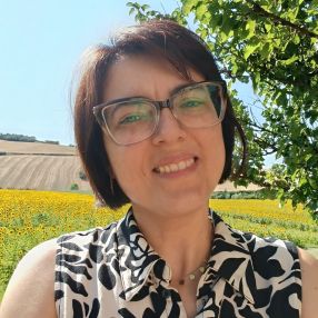 Lucia, Babysitter a Urbino