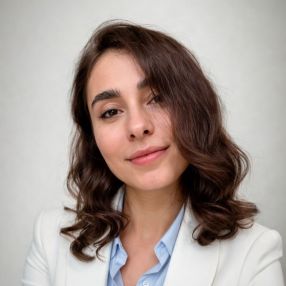 Nazanin, Babysitter in Lecco