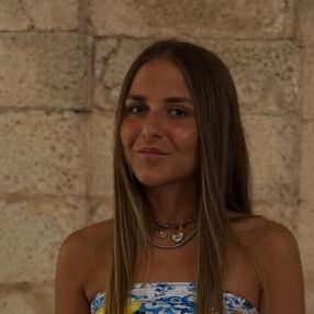 Flavia, Babysitter a Quattro Castella