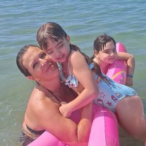 Manuela, Famiglia a Castel Volturno