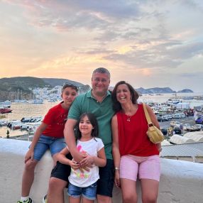 Giuliana, Famiglia a Portici
