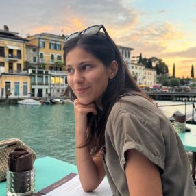 Greta, Babysitter a Mirandola