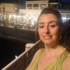 Sana, Babysitter a Sarzana