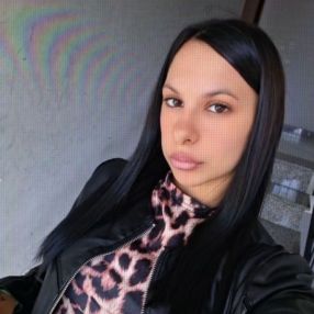 Aurora, Babysitter a Aci Sant'antonio