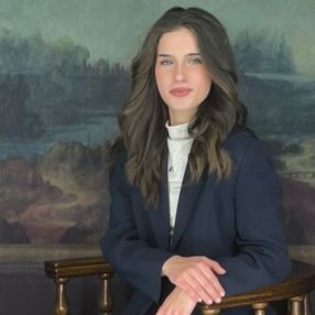 Vittoria, Babysitter in Monreale
