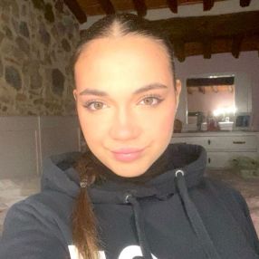 Giulia, Babysitter a Massarosa