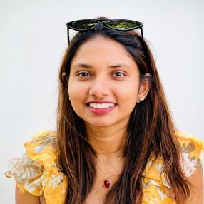 Dinithi, Babysitter in Locate di Triulzi