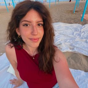 Ilaria, Babysitter in Parete