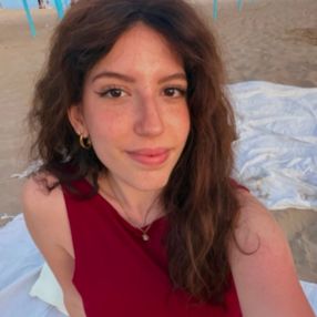 Ilaria, Babysitter a Parete