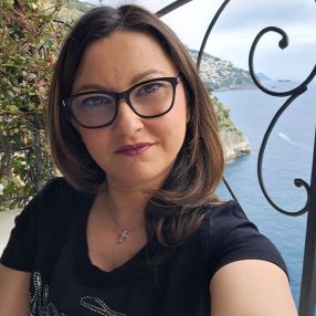 Stefania, Babysitter a Villa di Briano