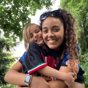 Vittoria, Babysitter a Alassio