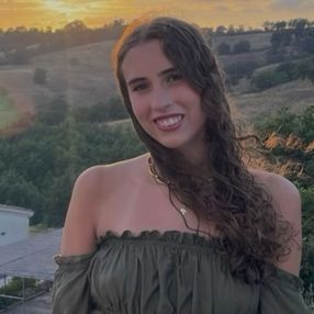 Nicole, Babysitter a Medolago