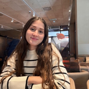 Veronica, Babysitter a Stretti