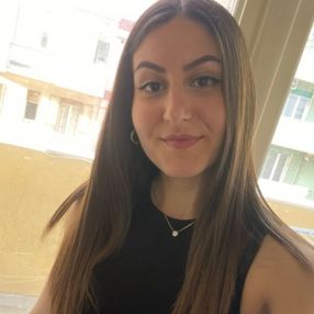 Simona, Babysitter a Cagliari