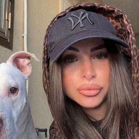 Antonia, Babysitter a Curti