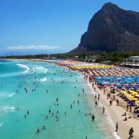 Laura, Famiglia a San Vito Lo Capo