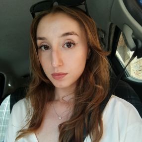 GIULIA, Babysitter a Mesero