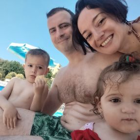 Chiara, Famiglia a Genova