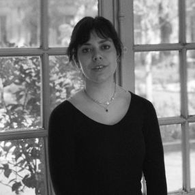 Eleonora, Babysitter a Lazzate
