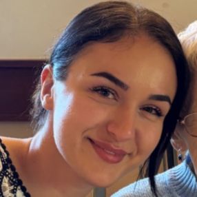 Cintia, Babysitter a Pietrasanta