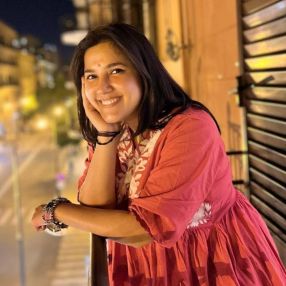Sara, Babysitter a Palermo