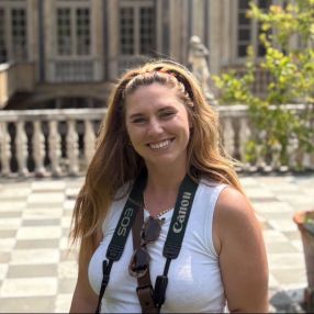 Shelby, Babysitter a Sarzana
