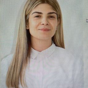 Arianna, Babysitter in Pula