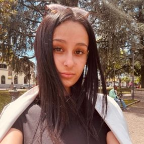 Selena, Babysitter in Comun nuovo