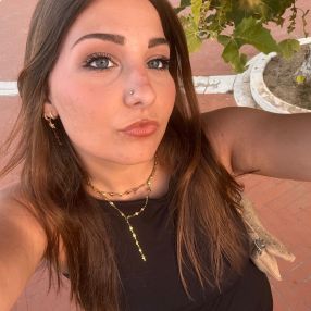 Greta, Babysitter a Massa e Cozzile