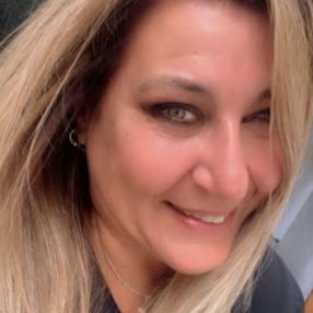 Denise, Babysitter a Parabita