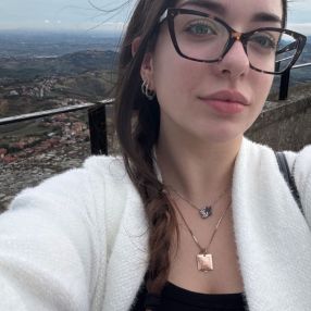 Miroslava, Babysitter a Falconara Marittima