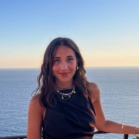 Rebecca, Babysitter a Nove