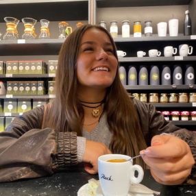 Nora, Babysitter a Sestri Levante