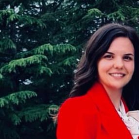 Giulia, Babysitter a Corneliano D'alba