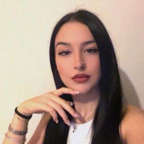Benedetta, Babysitter a Carbonia