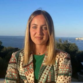Felicia, Babysitter a San Felice A Cancello