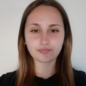 Aurora, Babysitter a Montignoso