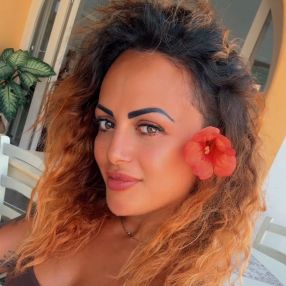 Sanny, Babysitter a Mascali
