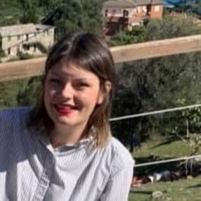 Julia, Famiglia a Genova