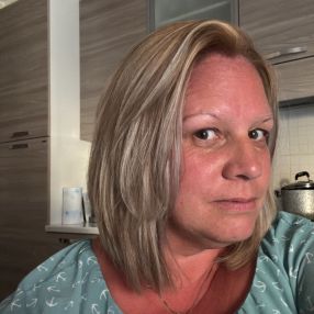 Evelyn, Babysitter a San Pietro a Maida