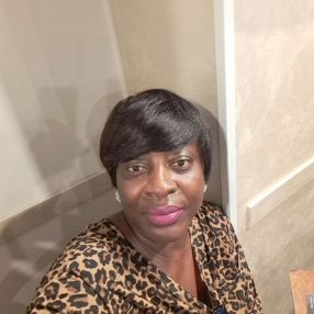 Sandrine, Babysitter a Caltanissetta