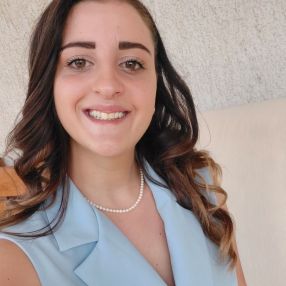 Michela, Babysitter a Torre del Greco