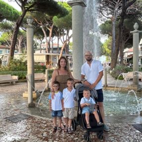 Enza, Family in Villaggio Brollo