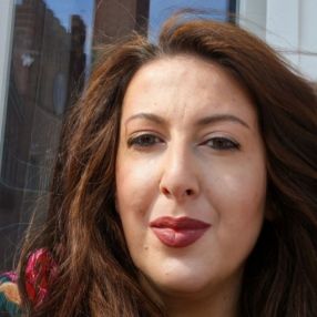 Nives, Babysitter a Fano